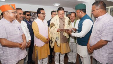 चमोली में मेडिकल कॉलेज की मांग को भाजपा नेताओं ने उठाया बीड़ा, सीएम धामी को सौंपा ज्ञापन चमोली में मेडिकल कॉलेज की मांग को भाजपा नेताओं ने उठाया बीड़ा, सीएम धामी को सौंपा ज्ञापन