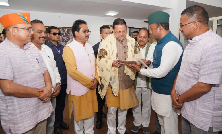 चमोली में मेडिकल कॉलेज की मांग को भाजपा नेताओं ने उठाया बीड़ा, सीएम धामी को सौंपा ज्ञापन चमोली में मेडिकल कॉलेज की मांग को भाजपा नेताओं ने उठाया बीड़ा, सीएम धामी को सौंपा ज्ञापन