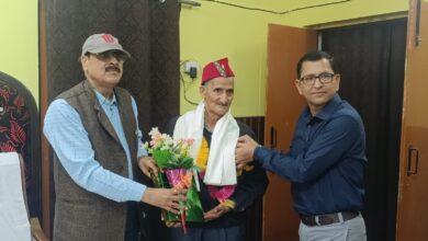 डायट चमोली में सुप्रसिद्ध गढ़वाली कवि मुरली दीवान सम्मानित डायट चमोली में सुप्रसिद्ध गढ़वाली कवि मुरली दीवान सम्मानित