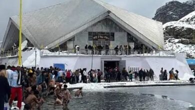 चमोली में मौसम ने बदली करवट, बद्रीनाथ-हेमकुंड साहिब समेत ऊंचाई वाले क्षेत्रों में जमकर बर्फबारी