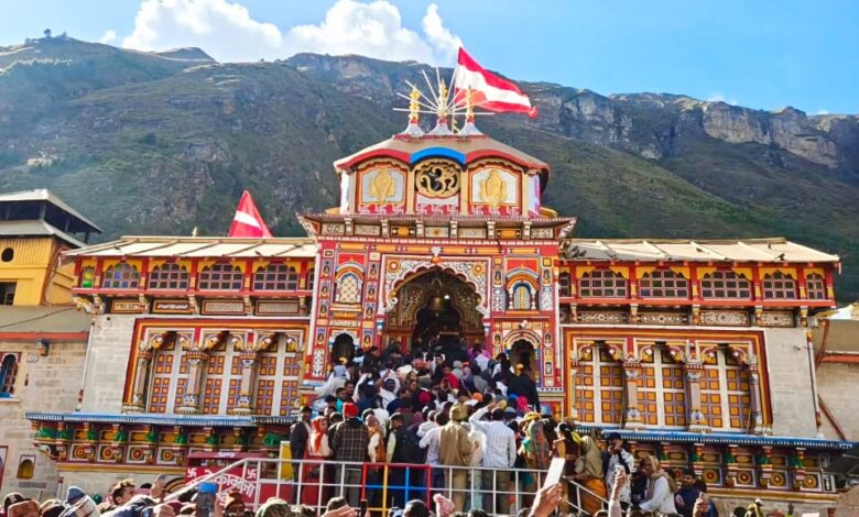 पितृ पक्ष में बद्रीनाथ धाम में उमड़ा आस्था का सैलाब, ब्रह्मकपाल में पिंडदान के लिए पहुंच रहे श्रद्धालुओं का हुजूम