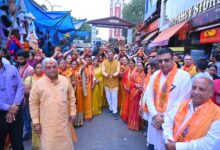 घंटाघर से हुआ उत्तराखंड की 1952 की प्राचीन धरोहर ‘भव्य रामलीला महोत्सव 2026’ का उत्तराखंड की लोक संस्कृतियों के संगम वाली भव्य कलश यात्रा से शुभारंभ घंटाघर से हुआ उत्तराखंड की 1952 की प्राचीन धरोहर ‘भव्य रामलीला महोत्सव 2026’ का उत्तराखंड की लोक संस्कृतियों के संगम वाली भव्य कलश यात्रा से शुभारंभ