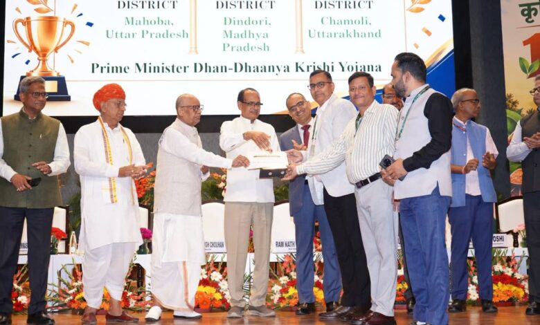 प्रधानमंत्री धन-धान्य कृषि योजना के तहत फसल विविधीकरण में उत्कृष्ट कार्यों के लिए चमोली सम्मानित प्रधानमंत्री धन-धान्य कृषि योजना के तहत फसल विविधीकरण में उत्कृष्ट कार्यों के लिए चमोली सम्मानित