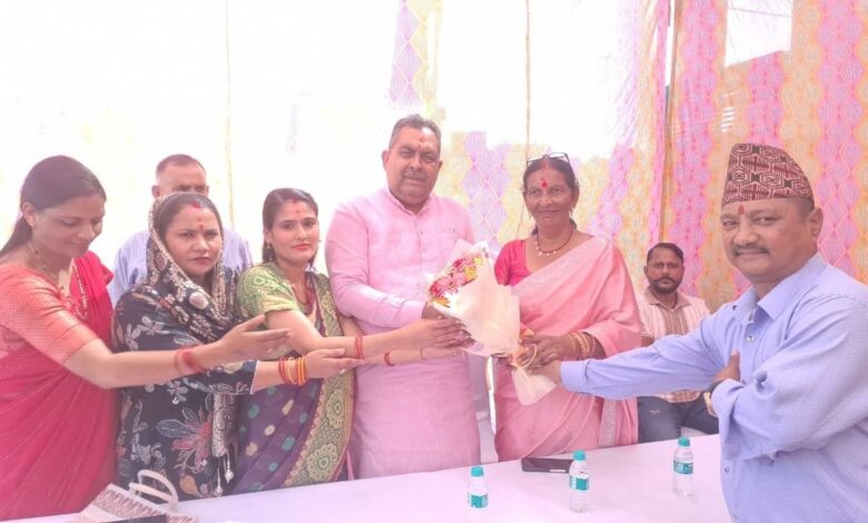 सेलाकुई में 700 मीटर लंबे इंटरलॉकिंग टाइल मार्ग निर्माण कार्य का विधिवत शिलान्यास सेलाकुई में 700 मीटर लंबे इंटरलॉकिंग टाइल मार्ग निर्माण कार्य का विधिवत शिलान्यास