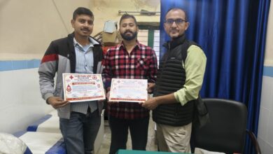 रक्त की कमी से जूझ रही महिला की मदद को आगे आए गोपेश्वर के युवा रक्त की कमी से जूझ रही महिला की मदद को आगे आए गोपेश्वर के युवा