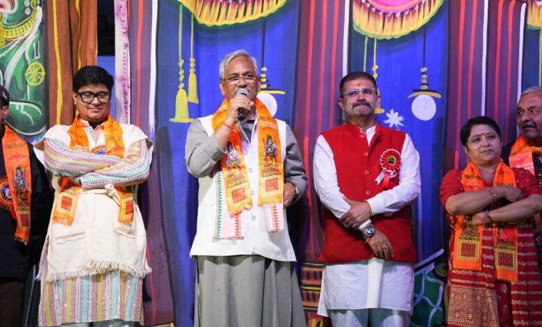 ‘कामगार दिवस’ पर देहरादून की लाइफलाइन ऑटो, विक्रम, स्कूल वैन यूनियनों एवं जनसेवी संस्थाओं के कर्मयोगियों का सम्मान; सौरभ मठाणी के गढ़वाली गीतों पर झूम उठा रामलीला मैदान! ‘कामगार दिवस’ पर देहरादून की लाइफलाइन ऑटो, विक्रम, स्कूल वैन यूनियनों एवं जनसेवी संस्थाओं के कर्मयोगियों का सम्मान; सौरभ मठाणी के गढ़वाली गीतों पर झूम उठा रामलीला मैदान!