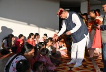 महानवमी पर मां सिद्धिदात्री की पूजा-अर्चना के साथ कैबिनेट मंत्री गणेश जोशी ने किया 151 कन्या पूजन