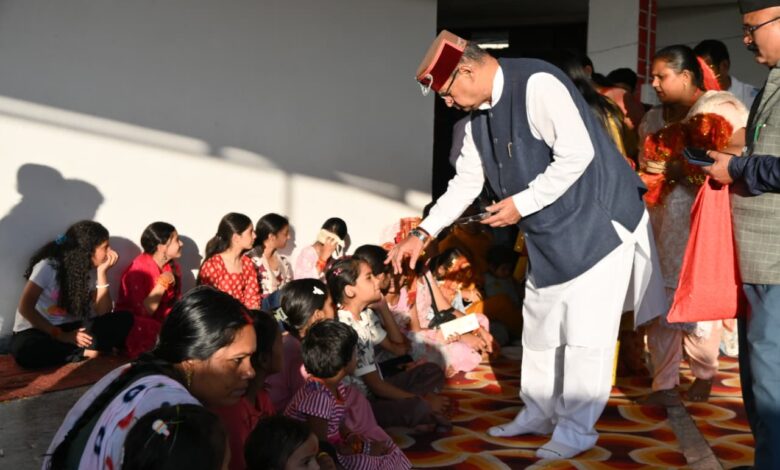 महानवमी पर मां सिद्धिदात्री की पूजा-अर्चना के साथ कैबिनेट मंत्री गणेश जोशी ने किया 151 कन्या पूजन महानवमी पर मां सिद्धिदात्री की पूजा-अर्चना के साथ कैबिनेट मंत्री गणेश जोशी ने किया 151 कन्या पूजन