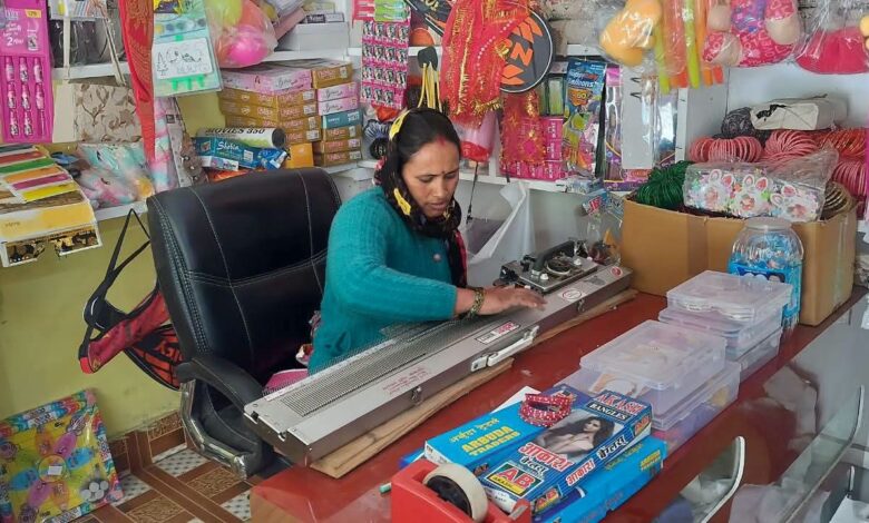 सिलाई के हुनर से संवरी सुशीला देवी की जिंदगी, अब हर माह कमा रहीं ₹10 से ₹15 हजार सिलाई के हुनर से संवरी सुशीला देवी की जिंदगी, अब हर माह कमा रहीं ₹10 से ₹15 हजार