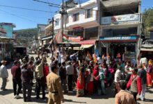 रेखा आर्या के खिलाफ सोमेश्वर में उमड़ा जनसैलाब, 210 करोड़ की संपत्ति की जांच की मांग रेखा आर्या के खिलाफ सोमेश्वर में उमड़ा जनसैलाब, 210 करोड़ की संपत्ति की जांच की मांग