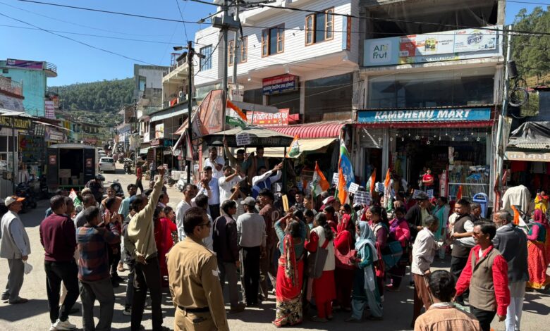 रेखा आर्या के खिलाफ सोमेश्वर में उमड़ा जनसैलाब, 210 करोड़ की संपत्ति की जांच की मांग