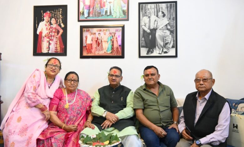 कैबिनेट मंत्री गणेश जोशी ने गोर्खाली समाज के वरिष्ठजनों से लिया आशीर्वाद, दशैं एवं विजयादशमी की दी शुभकामनाएं