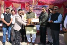 कैबिनेट मंत्री गणेश जोशी ने मेधावी छात्र-छात्राओं को पंडित दीनदयाल उपाध्याय शैक्षिक उत्कृष्टता पुरस्कार से किया सम्मानित कैबिनेट मंत्री गणेश जोशी ने मेधावी छात्र-छात्राओं को पंडित दीनदयाल उपाध्याय शैक्षिक उत्कृष्टता पुरस्कार से किया सम्मानित