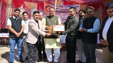 कैबिनेट मंत्री गणेश जोशी ने मेधावी छात्र-छात्राओं को पंडित दीनदयाल उपाध्याय शैक्षिक उत्कृष्टता पुरस्कार से किया सम्मानित कैबिनेट मंत्री गणेश जोशी ने मेधावी छात्र-छात्राओं को पंडित दीनदयाल उपाध्याय शैक्षिक उत्कृष्टता पुरस्कार से किया सम्मानित
