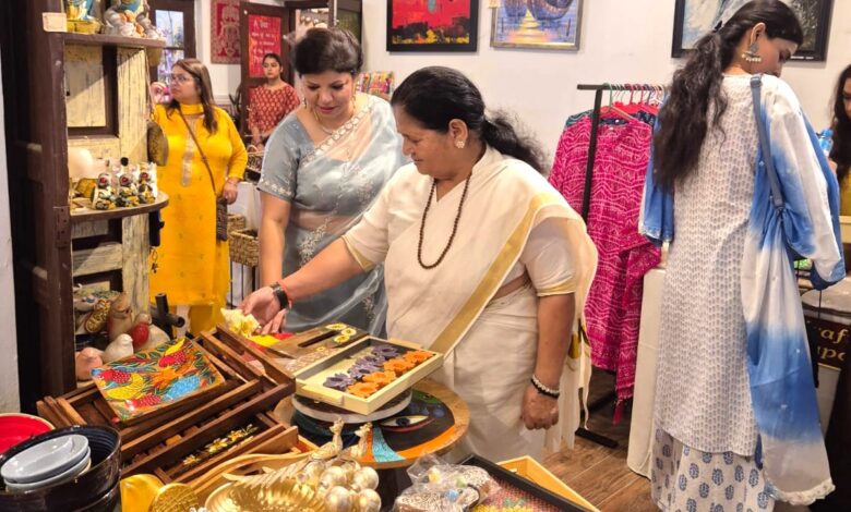 तंशी आर्ट्स स्टूडियो में ‘दिवाली एडिट’ लाइफस्टाइल प्रदर्शनी का भव्य शुभारंभ, कला और परंपरा का दिखा अनूठा संगम तंशी आर्ट्स स्टूडियो में ‘दिवाली एडिट’ लाइफस्टाइल प्रदर्शनी का भव्य शुभारंभ, कला और परंपरा का दिखा अनूठा संगम