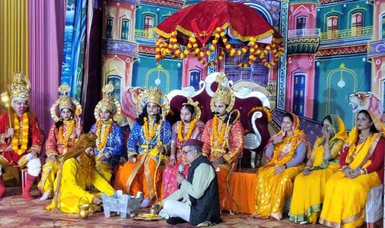 लोक कल्याण सेवा समिति के आयोजन में 11 दिन तक सजी रामलीला, महिला कलाकारों की प्रस्तुतियों ने दर्शकों को किया मंत्रमुग्ध लोक कल्याण सेवा समिति के आयोजन में 11 दिन तक सजी रामलीला, महिला कलाकारों की प्रस्तुतियों ने दर्शकों को किया मंत्रमुग्ध