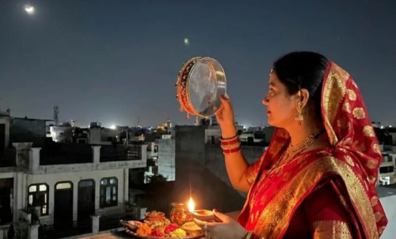 करवाचौथ पर महिला कर्मचारियों का सार्वजनिक अवकाश