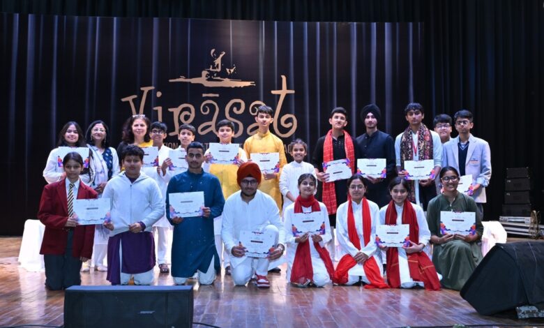 विद्यार्थियों के मधुर-मनमोहक सुरों और वाद्य संगीत के संगम से महक उठी विरासत साधना विद्यार्थियों के मधुर-मनमोहक सुरों और वाद्य संगीत के संगम से महक उठी विरासत साधना