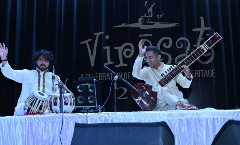विख्यात एवं विश्व प्रसिद्ध सितार वादक ध्रुव बेदी के सितार से निकली हर तरंग ने “विरासत” को बना दिया दीवाना विख्यात एवं विश्व प्रसिद्ध सितार वादक ध्रुव बेदी के सितार से निकली हर तरंग ने “विरासत” को बना दिया दीवाना
