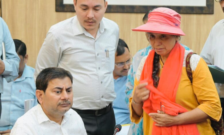 जनता की फरियाद पर प्रशासन सख्त, समाधान दिवस में 126 शिकायतें दर्ज जनता की फरियाद पर प्रशासन सख्त, समाधान दिवस में 126 शिकायतें दर्ज