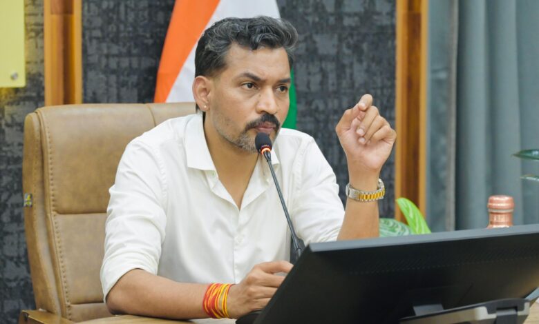 उचित दर दुकानों पर साफ-सफाई और गुणवत्तापूर्ण खाद्यान्न वितरण सुनिश्चित करें अधिकारी: डीएम उचित दर दुकानों पर साफ-सफाई और गुणवत्तापूर्ण खाद्यान्न वितरण सुनिश्चित करें अधिकारी: डीएम