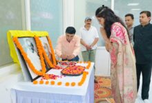 गांधी और शास्त्री के आदर्शों पर चलने का लिया संकल्प गांधी और शास्त्री के आदर्शों पर चलने का लिया संकल्प