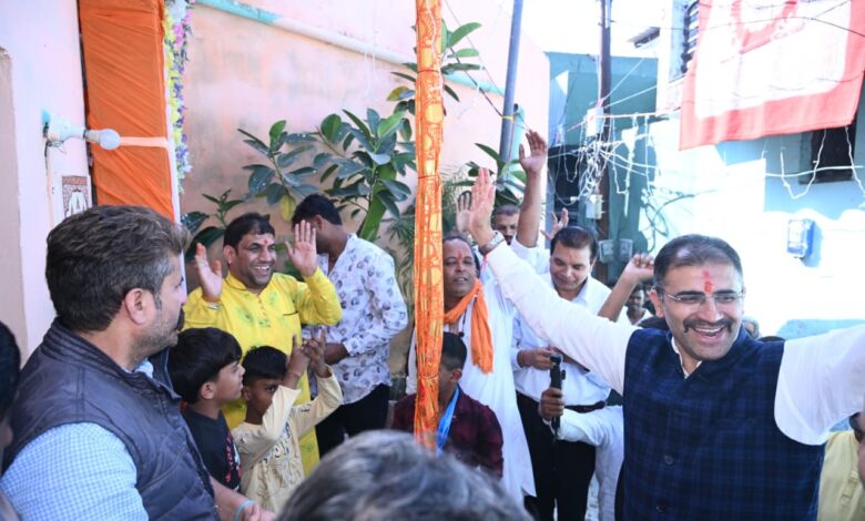 भगवान वाल्मीकि जयंती पर वाल्मीकि मंदिर में ध्वजारोहण एवं पूजा-अर्चना, मेधावी विद्यार्थियों को किया सम्मानित भगवान वाल्मीकि जयंती पर वाल्मीकि मंदिर में ध्वजारोहण एवं पूजा-अर्चना, मेधावी विद्यार्थियों को किया सम्मानित