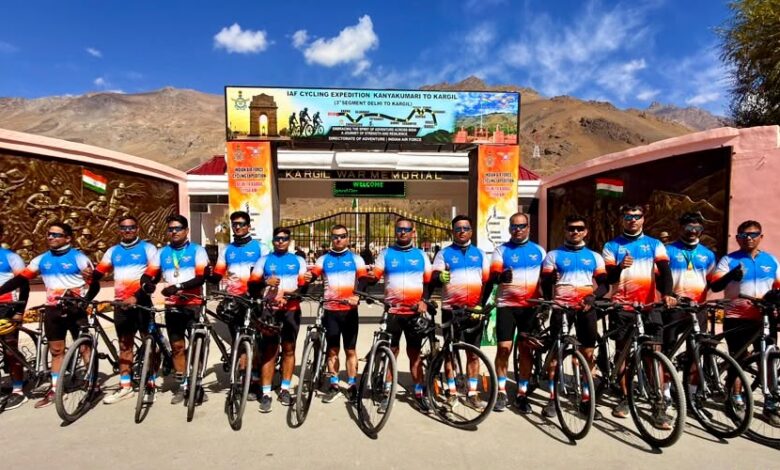 एवरेस्ट से कारगिल तक: भारतीय वायुसेना के विंग कमांडर विक्रांत उनियाल ने रचा एक और गौरवशाली इतिहास एवरेस्ट से कारगिल तक: भारतीय वायुसेना के विंग कमांडर विक्रांत उनियाल ने रचा एक और गौरवशाली इतिहास
