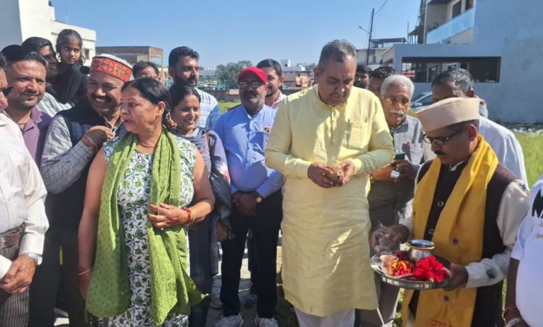 ग्रीन एवेन्यू में 35.73 लाख रुपये की लागत से सड़क एवं नाली निर्माण कार्य का शिलान्यास ग्रीन एवेन्यू में 35.73 लाख रुपये की लागत से सड़क एवं नाली निर्माण कार्य का शिलान्यास