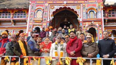 महामहिम राज्यपाल ने किए भगवान बद्री विशाल के दर्शन, देश-प्रदेश की सुख-समृद्धि एवं खुशहाली की कामना की महामहिम राज्यपाल ने किए भगवान बद्री विशाल के दर्शन, देश-प्रदेश की सुख-समृद्धि एवं खुशहाली की कामना की